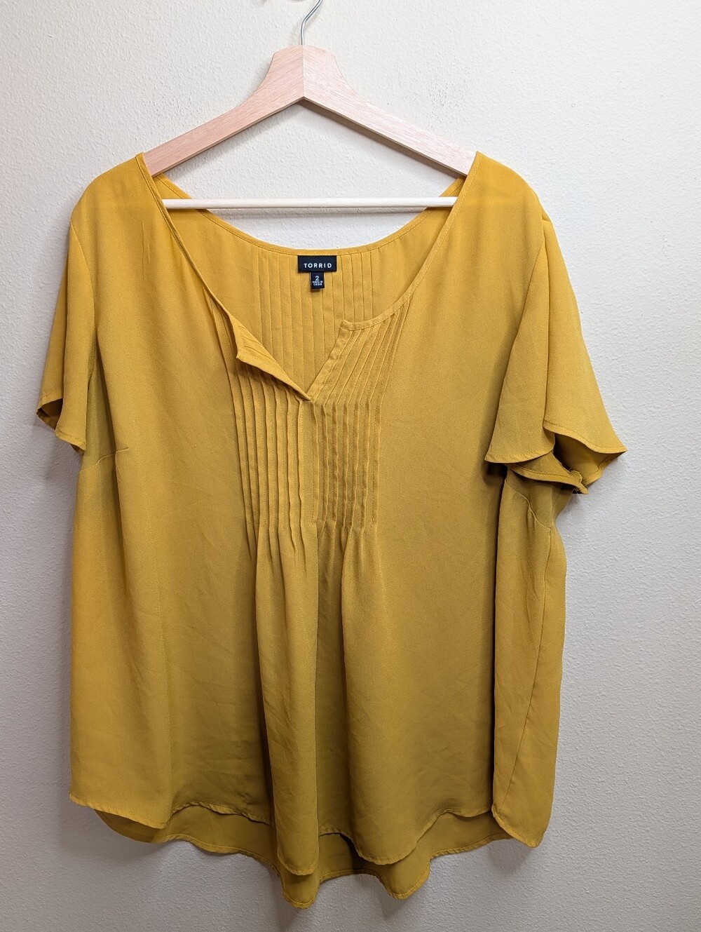 Torrid Mustard Yellow Pintuck Blouse Size 2 Plus V Neck Flutter Sleeve